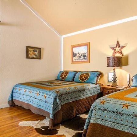 Апартаменты #3 Wrangler~Bandera Tin Star~Bandera, Tx. Экстерьер фото